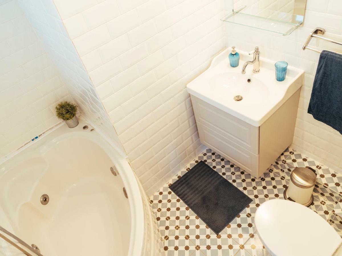 Parkview Apartment - Spectacular View & 2 Bedrooms Bukarest Eksteriør billede