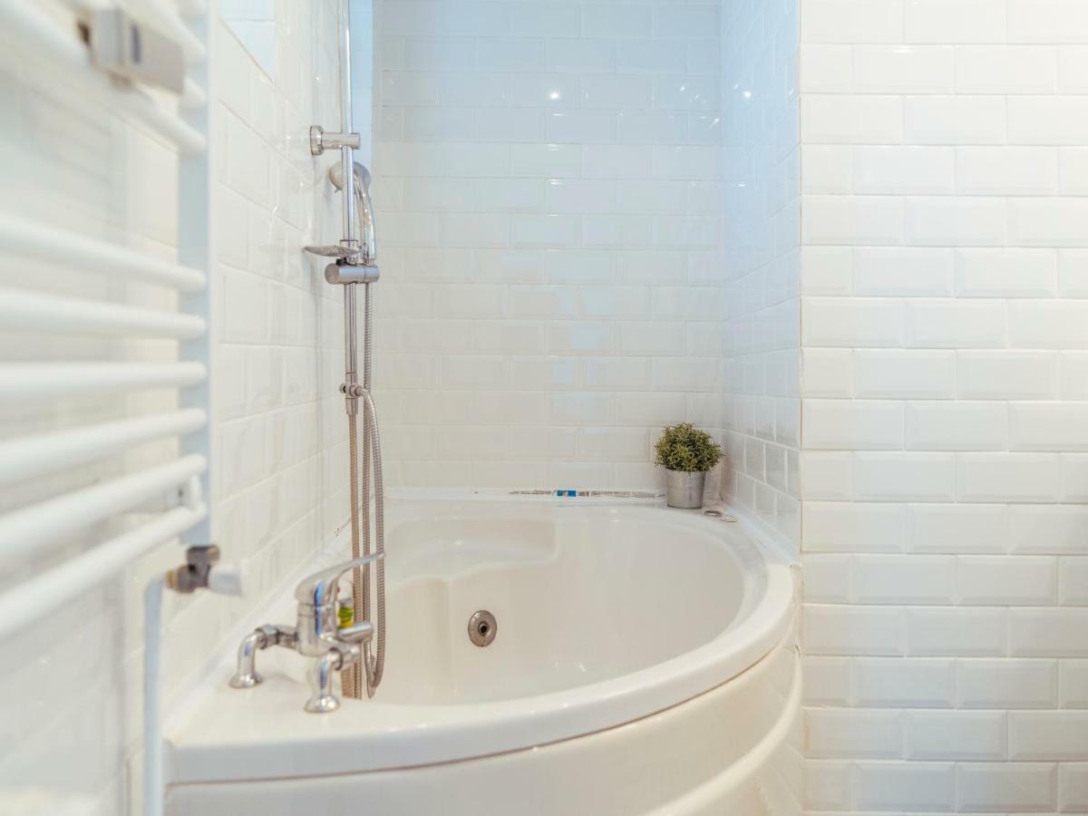 Parkview Apartment - Spectacular View & 2 Bedrooms Bukarest Eksteriør billede